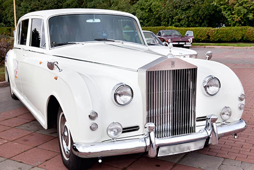 Choose Rolls Royce Vintage Limo Rental Services